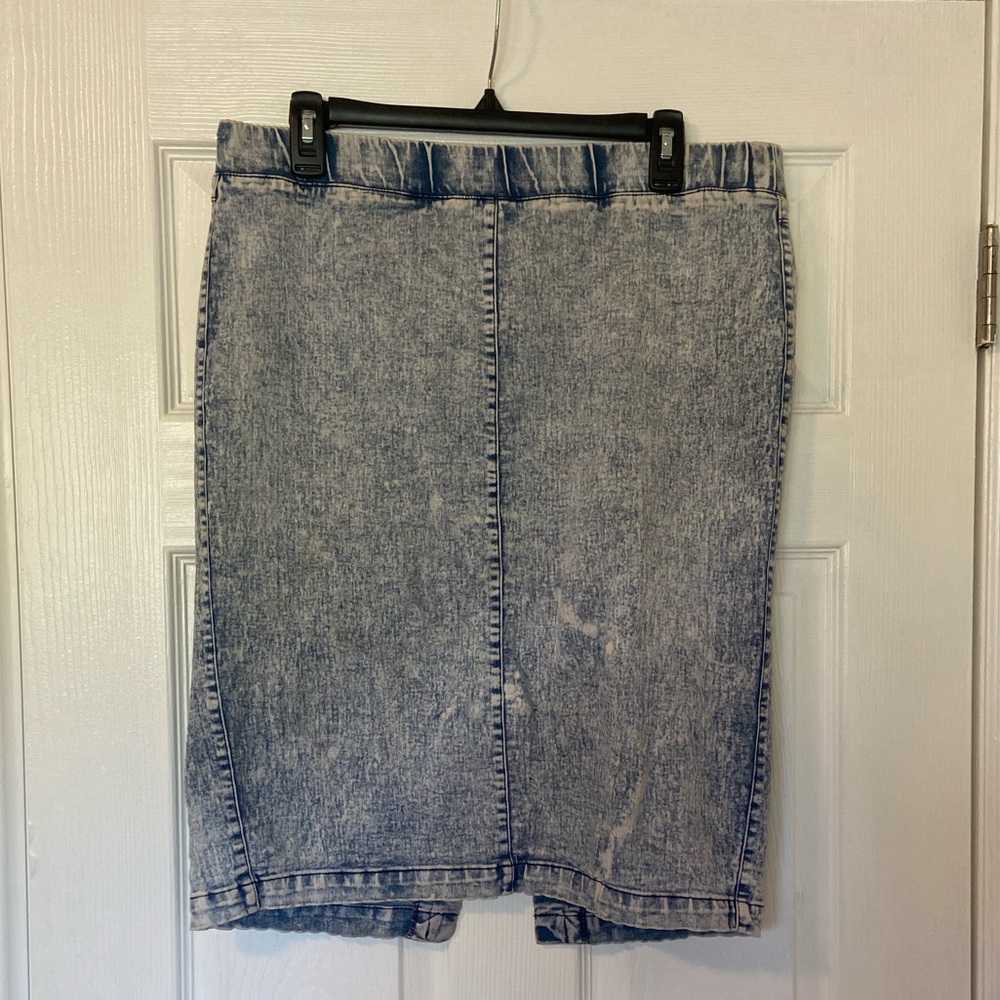 light denim acid washed stretchy jean skirt with elastic waistband